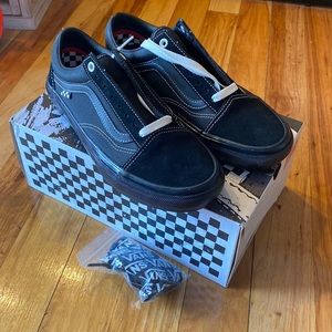 NWT Vans MENS size 7.5 Skate Old Skool Popcush lace up w white laces & black